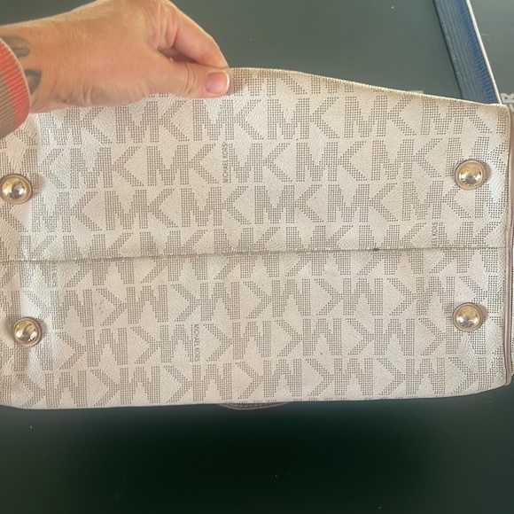 Michael Kors Grayson Vanilla Logo Satchel - Picture 6 of 6